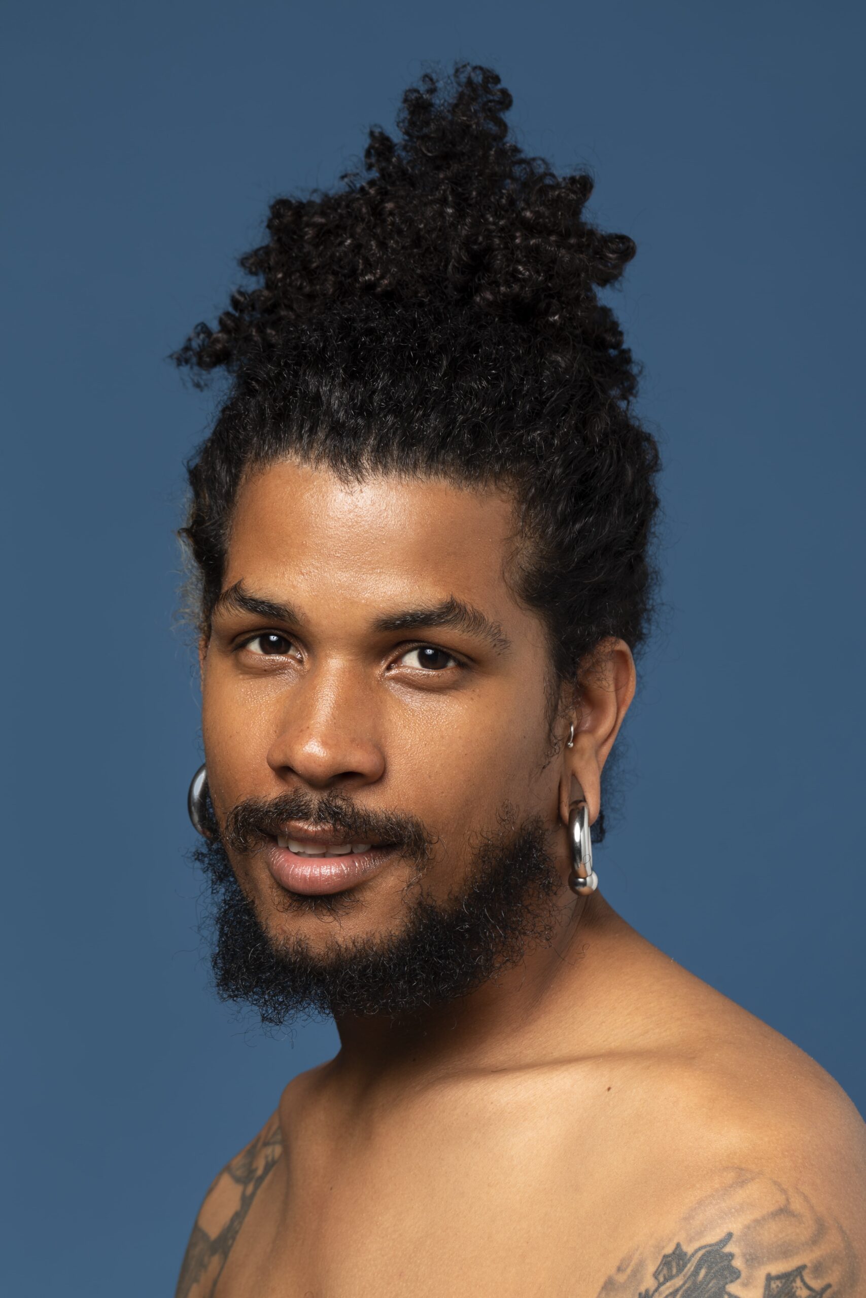 side-view-smiley-young-man-posing-studio-min